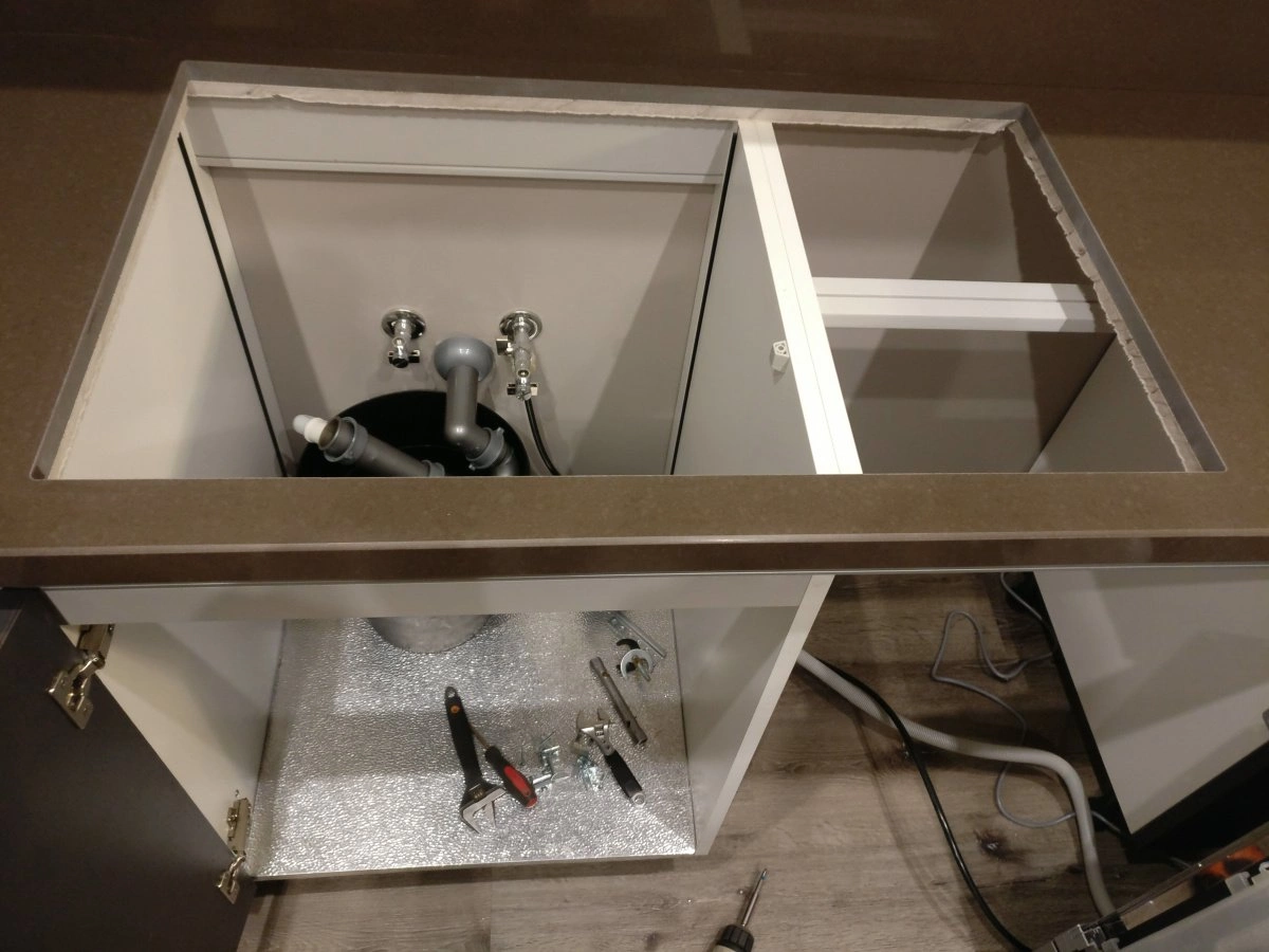 Как вырезать столешницу под мойку как выпилить отверстие, установить и ...