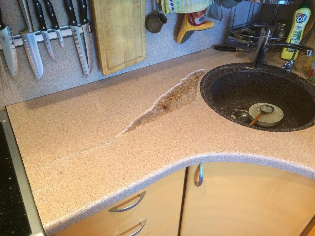Чем заделать скол на столешнице на кухне как починить, ремонт и ...