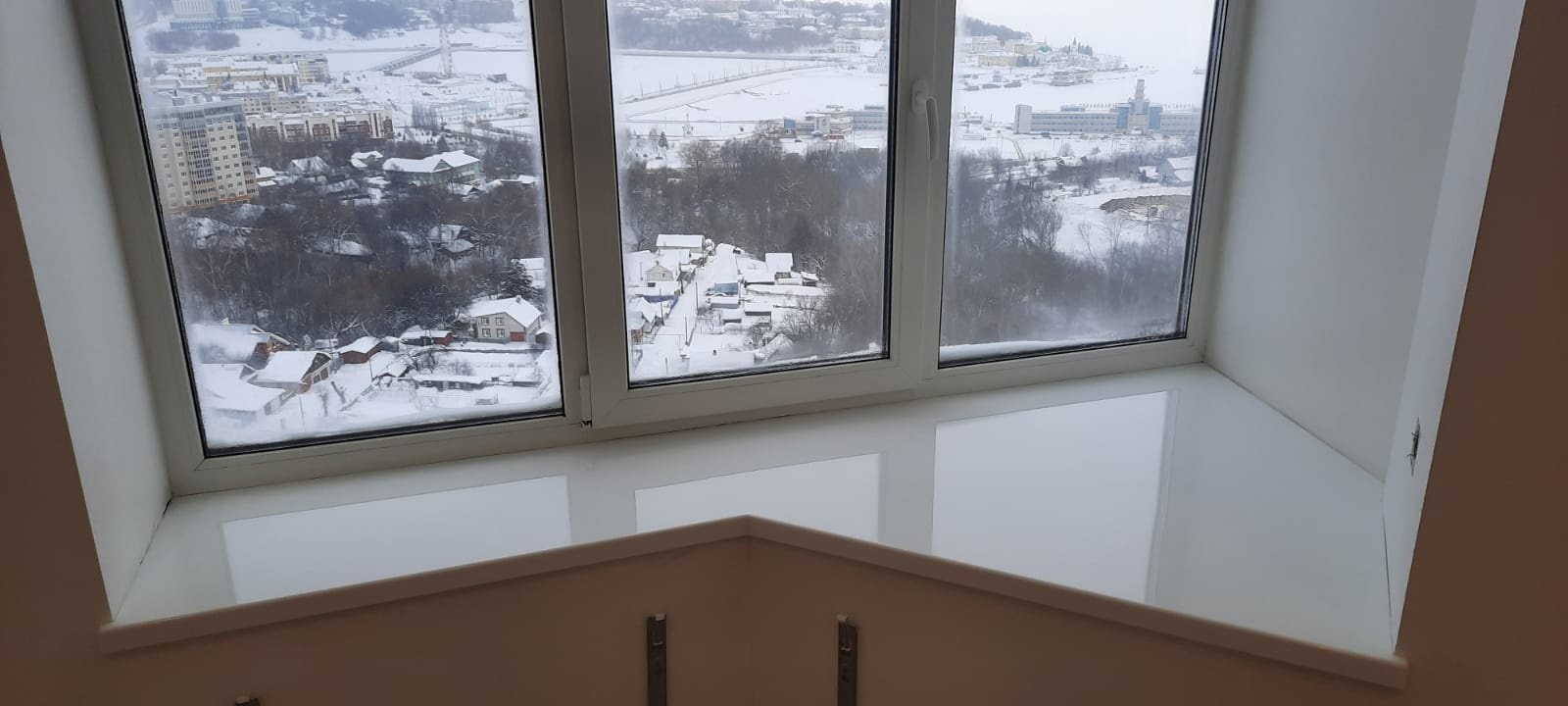 Фигурный каменный подоконник