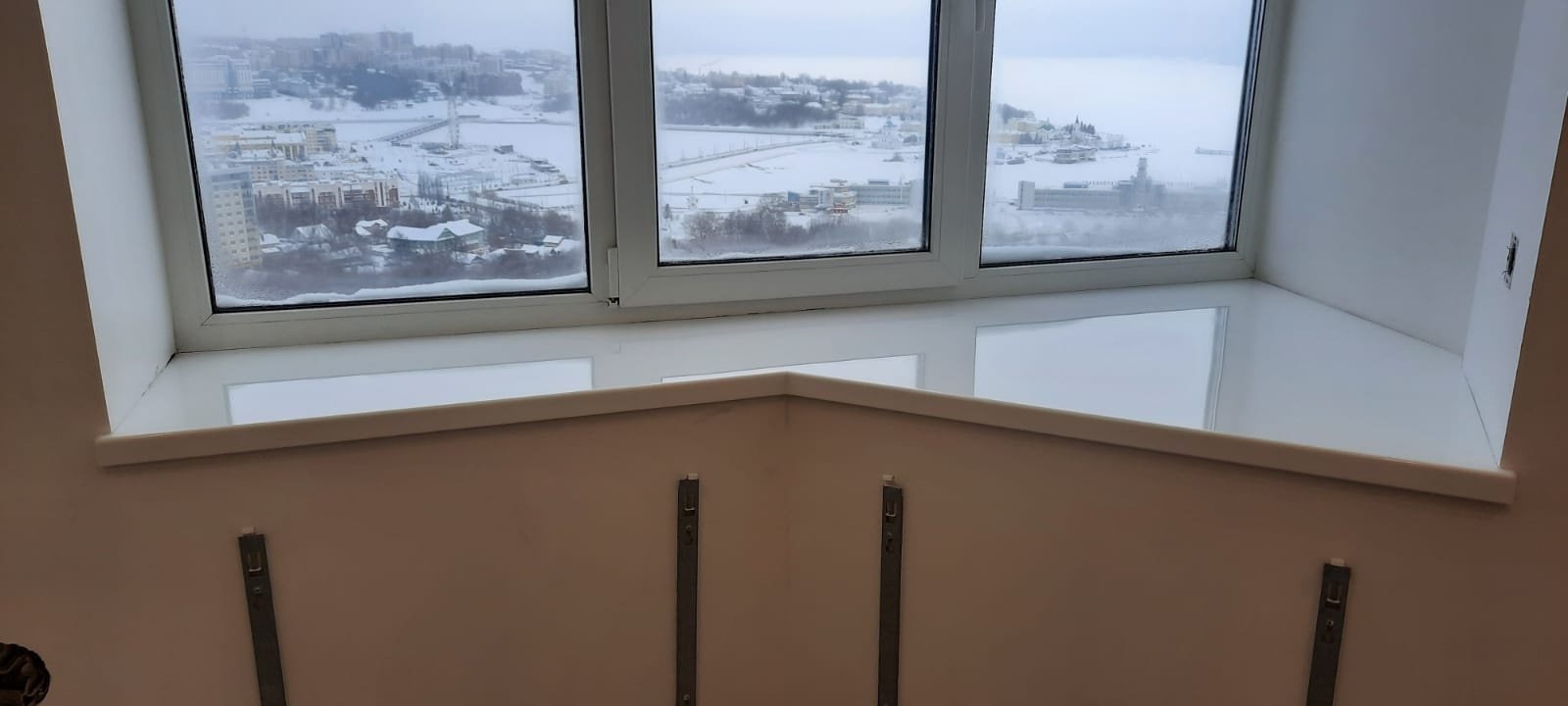 Каменный подоконник