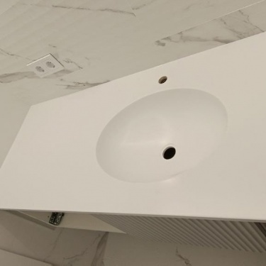 Расскажем об изготовлении и установке&nbsp;столешницы раковиной из искусственного камня
