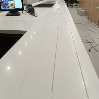 Линия раздачи для столовой из искусственного камня
