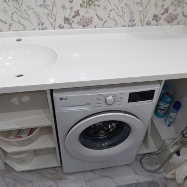 Тумба для ванной с раковиной из камня на заказ, срок службы акриловых столешниц более 50 лет.
