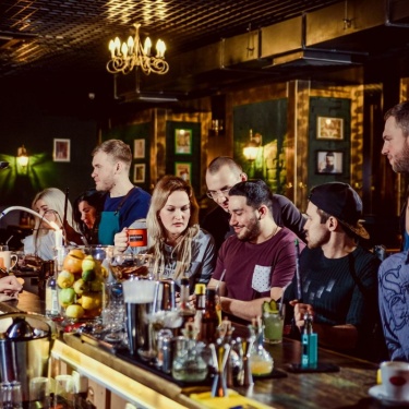 Барная стойка &ndash; это не только зона, где посетители выбирают и заказывают для себя различные напитки, коктейли, но и эффектное, презентабельно...