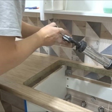 Демонтаж столешницы с кухонного гарнитура &ndash; это процесс, который требует определенных знаний и аккуратности. Для начала необходимо отключить ...